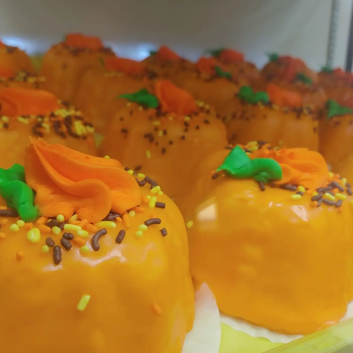 Vanilla Bundt Cake Pumpkin Edition