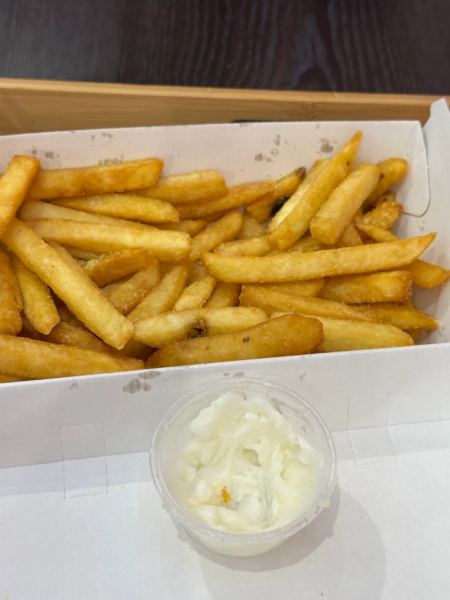 Chips with Garlic Sauce, Tender Wrap