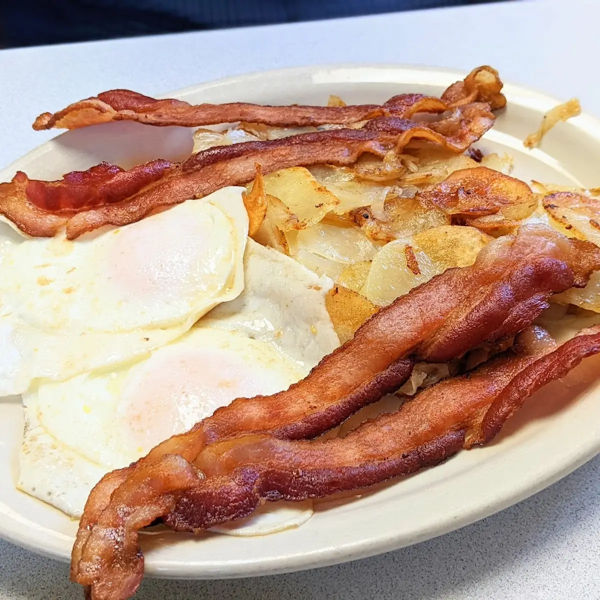 Eggs over Easy American Fries