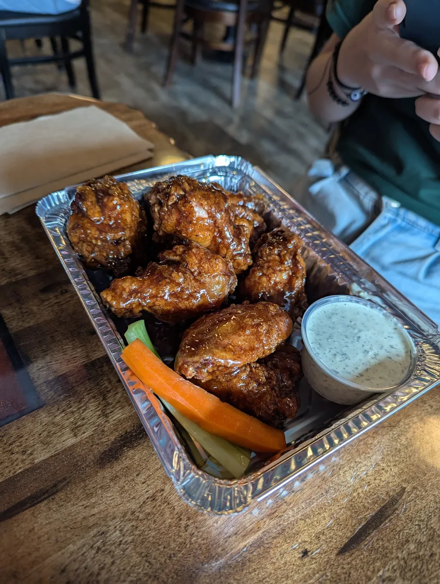 Alitas de Pollo, The Laff