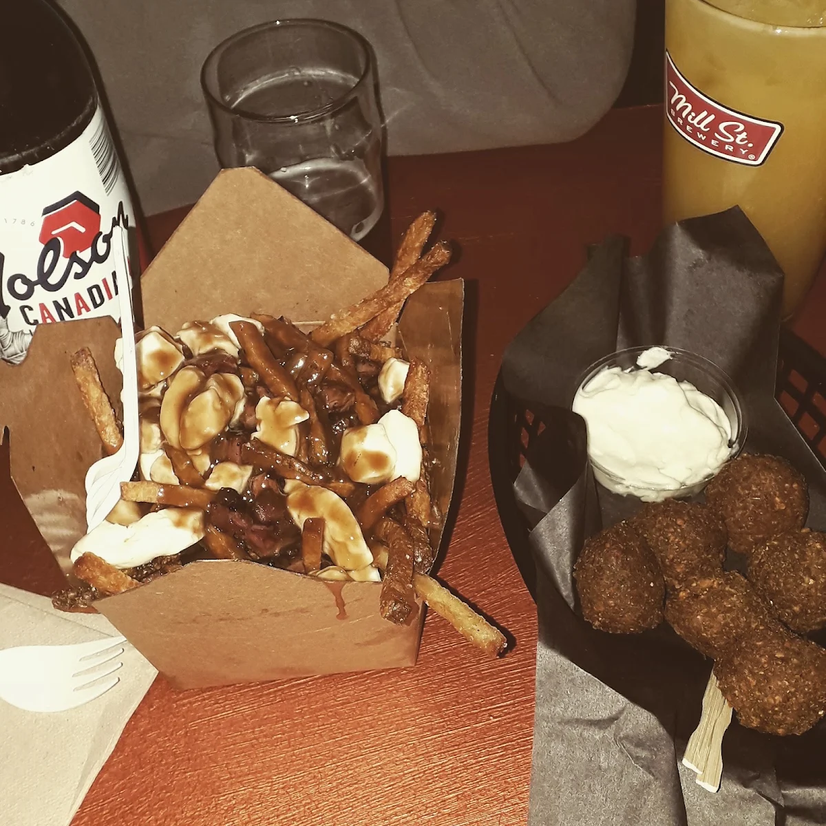 Falaffel E Poutine, The Laff
