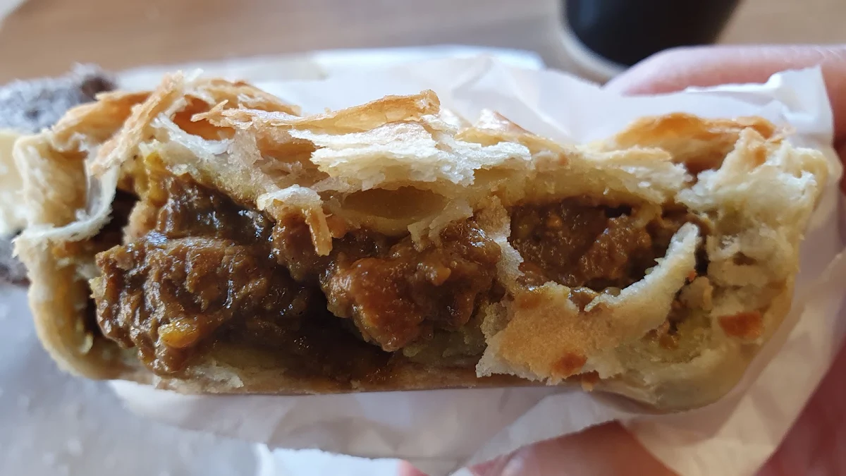 Curry Beef Pie, Nagambie Bakery