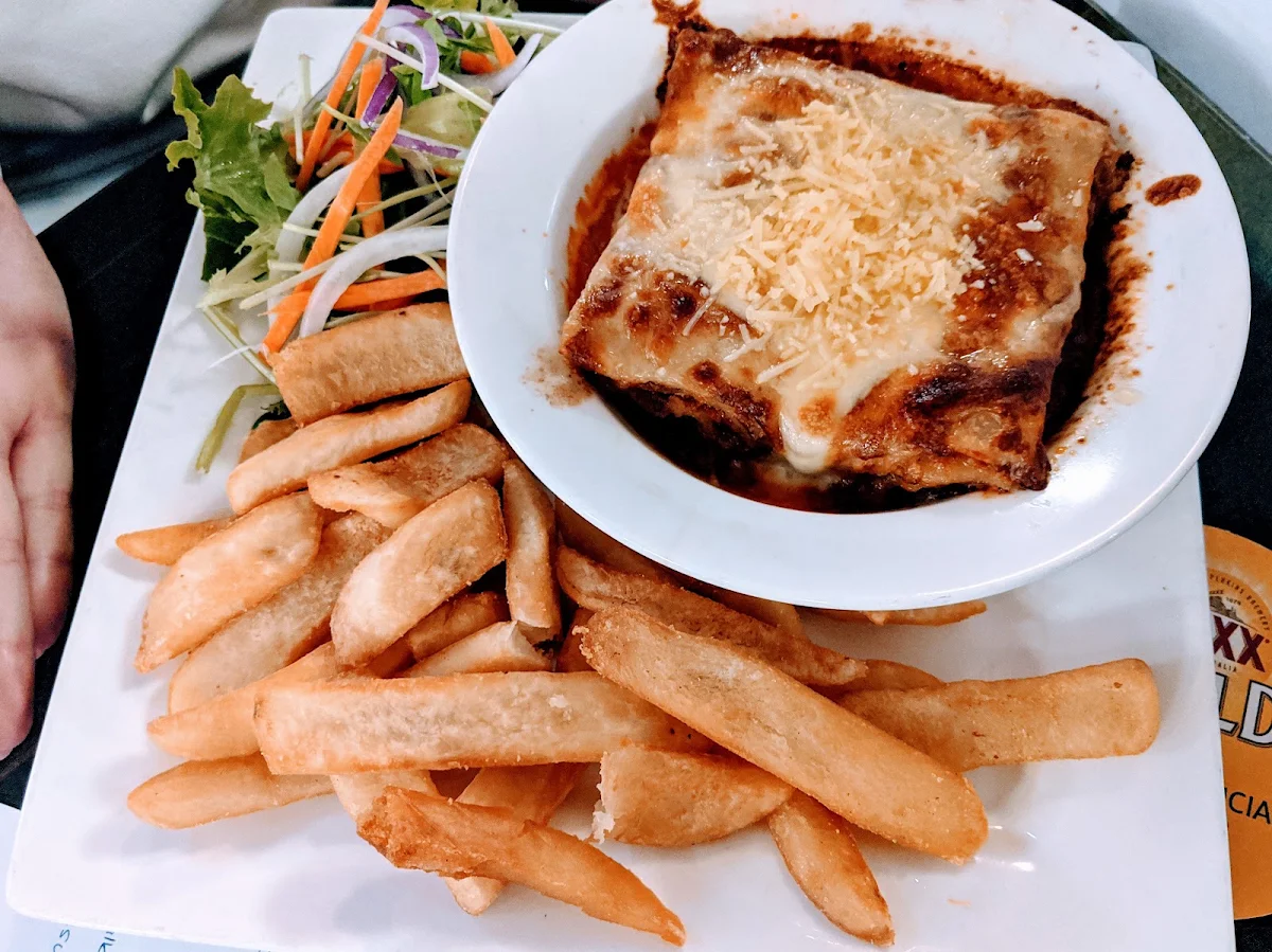 Beef Lasagna and Chips, Blue Cattle Dog Hotel