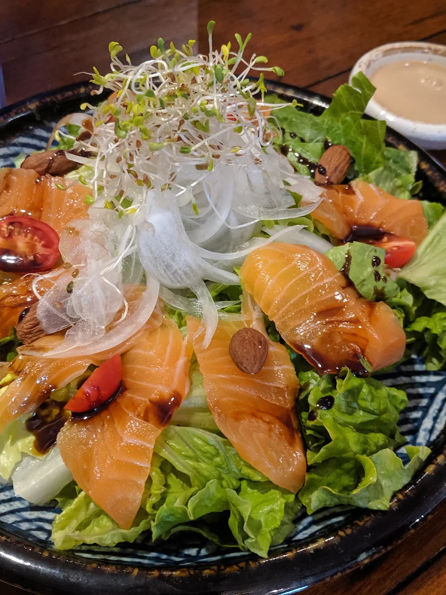 サーモンサラダ