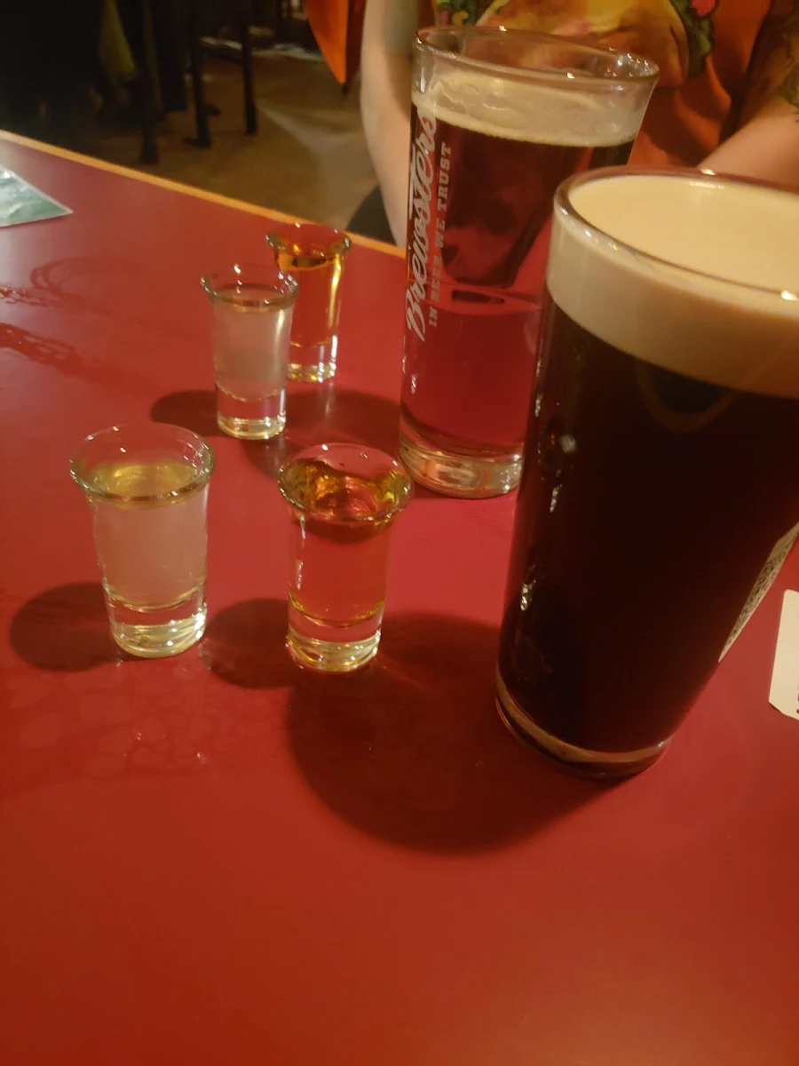 Guinness, Rose & Crown Restaurant & Pub