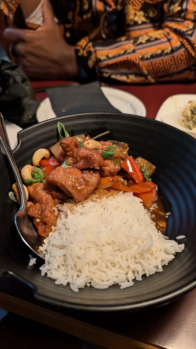 Kung Pao Chicken, Rose & Crown Restaurant & Pub