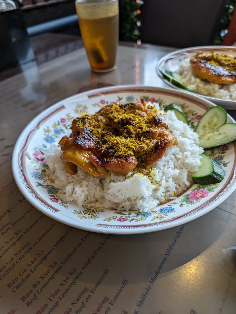 Lemongrass Chicken Leg on Rice