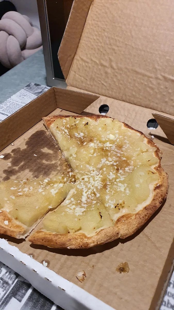 Apple Pie Pizza