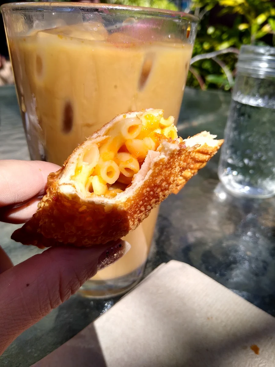 Vegan Mac N Cheese Empanadas