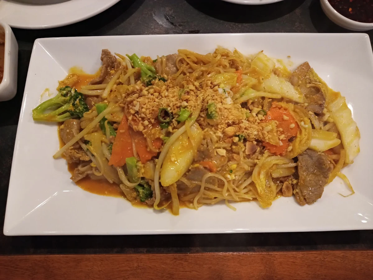 Beef Pad Thai, PHO Aylmer