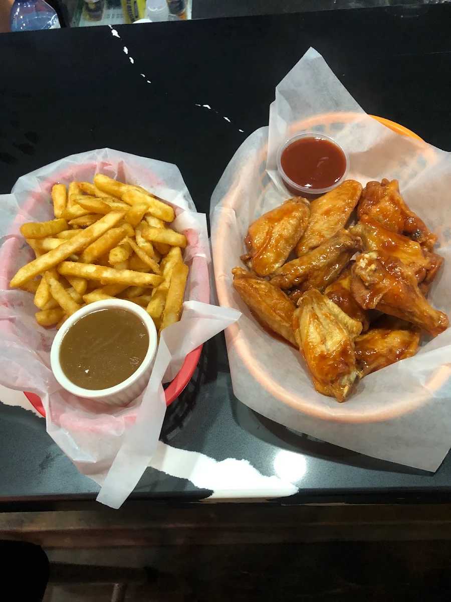 Wings Wednesday, Ritz Bites Bar and Grill