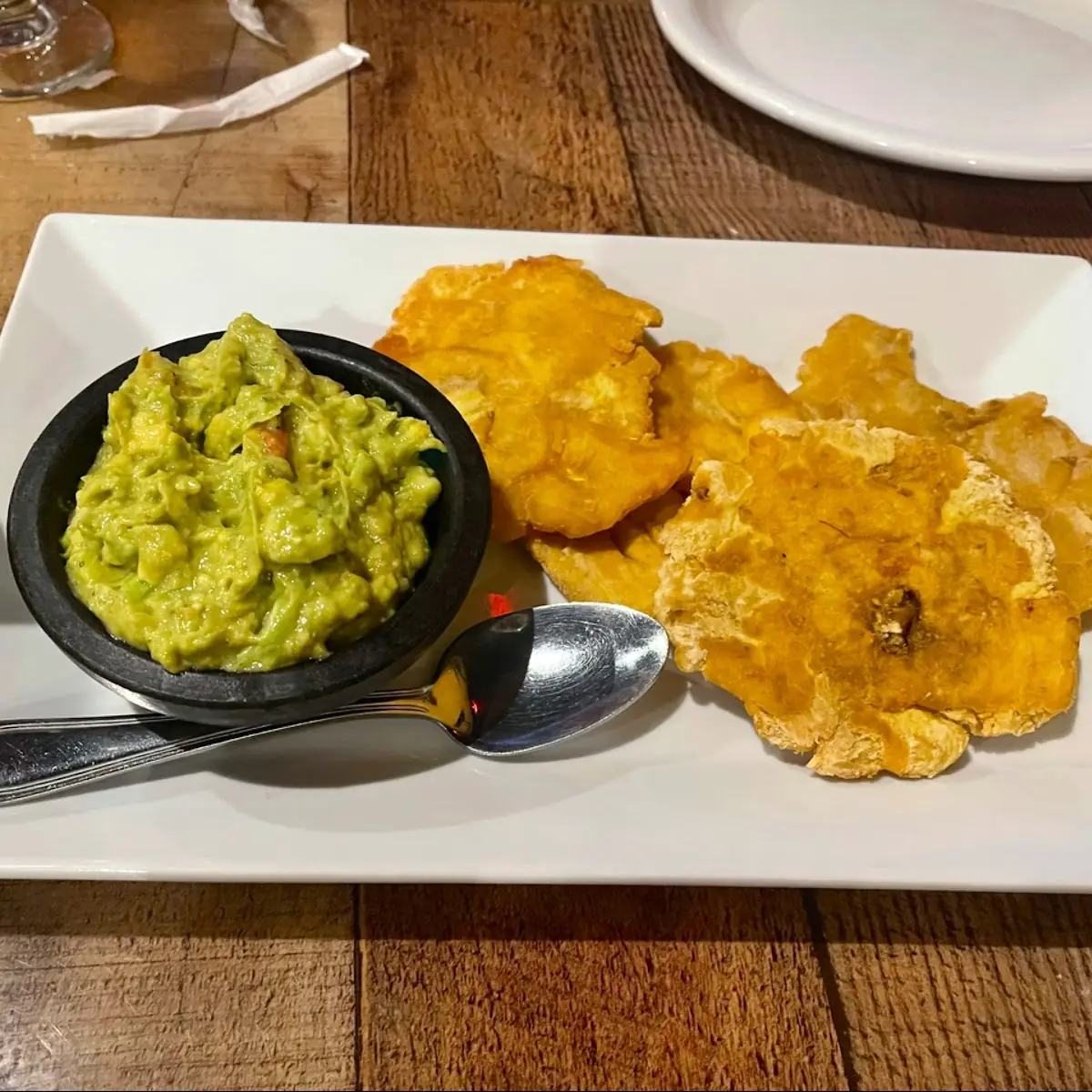 Tostones Con Guacamole