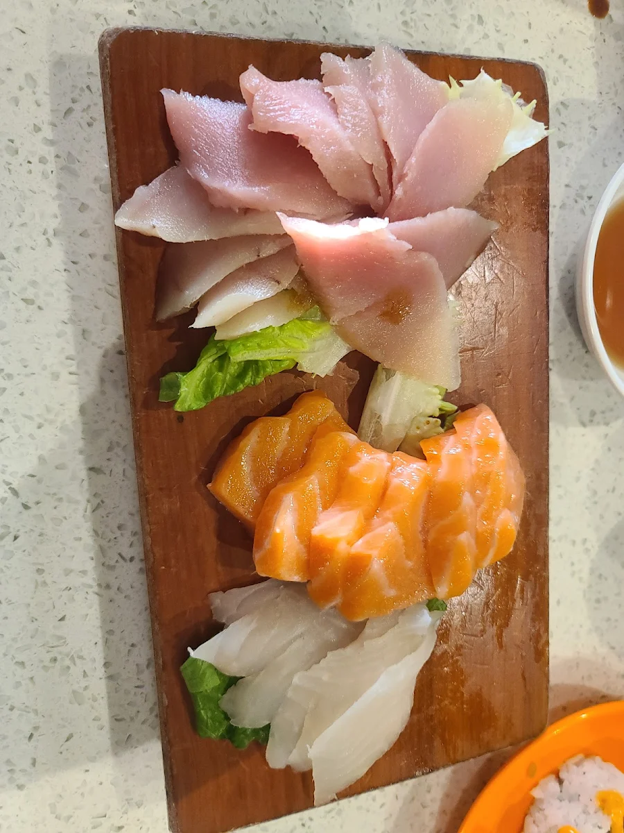 F3. Surf Clam Sashimi (6 pcs)