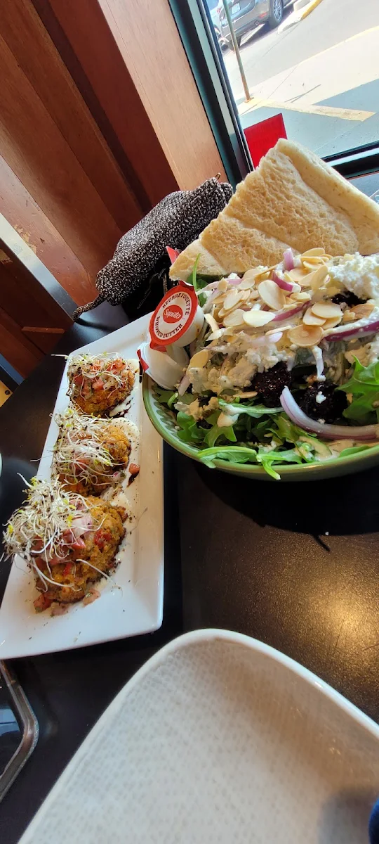 Salmon Cakes and Arugula Salad
