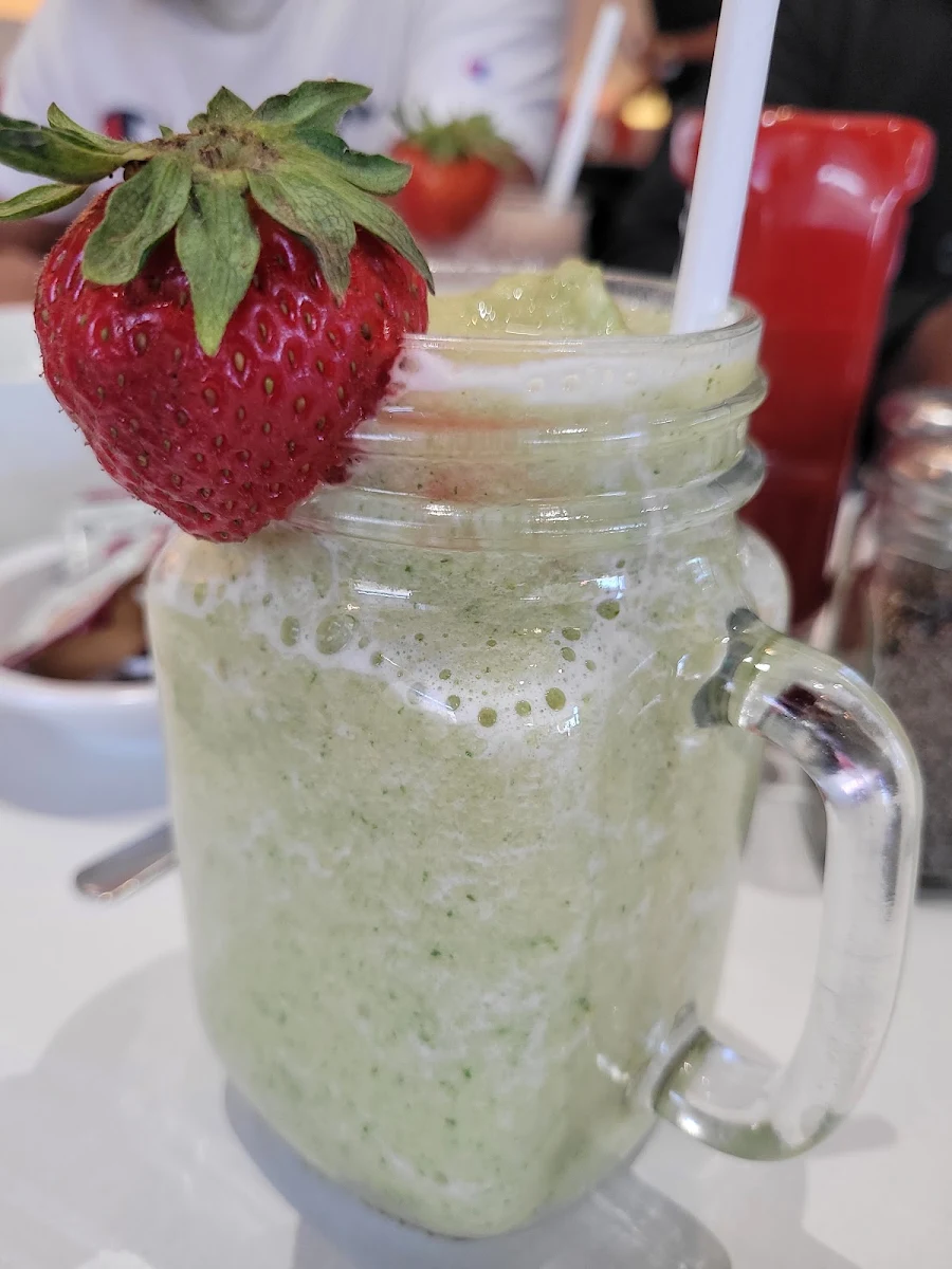 Frappé Cheesecake Aux Fraises Strawberry Cheesecake Oat Shake, Allô mon Coco Saint-Eustache