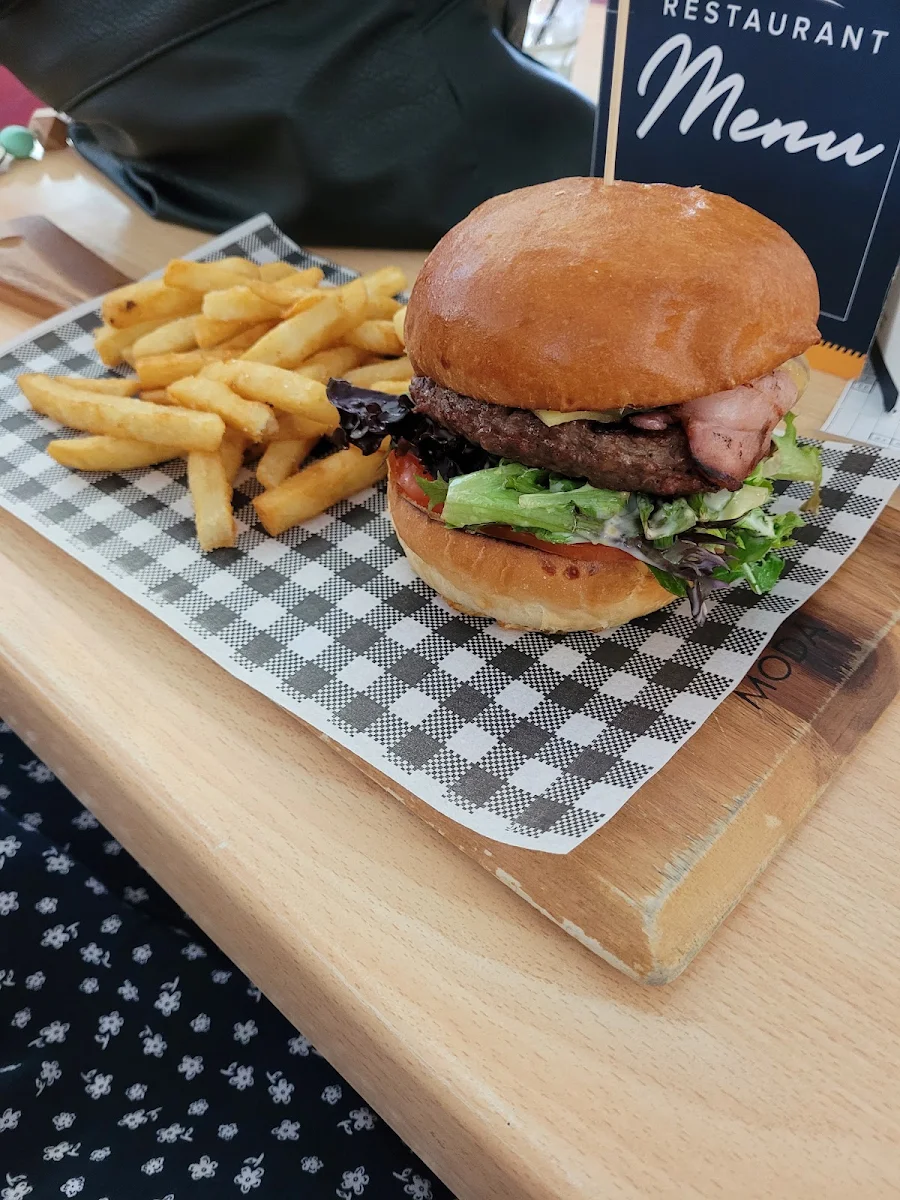 Chefs Burger, LIONS@springwood