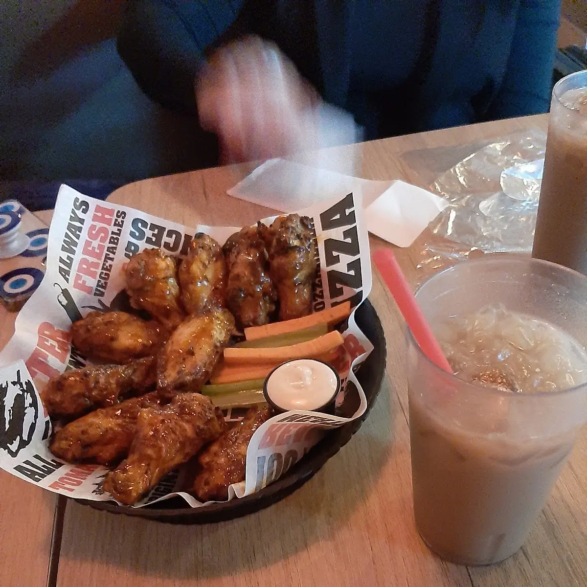 Boneless Wings & Drinks Bundle