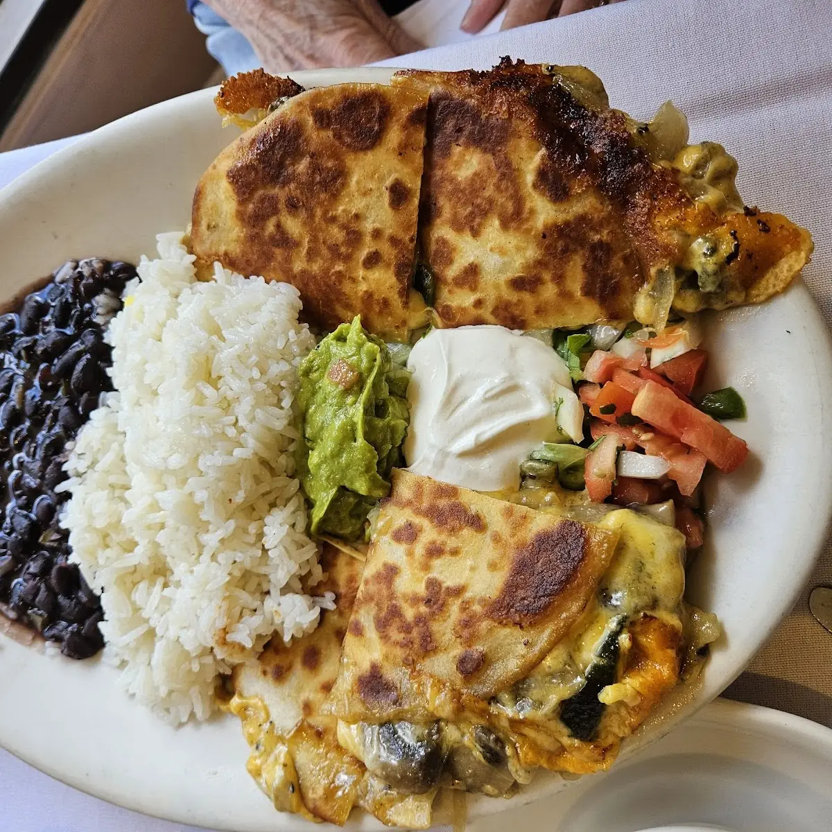 QUESO FUNDIDO CON CHORIZO