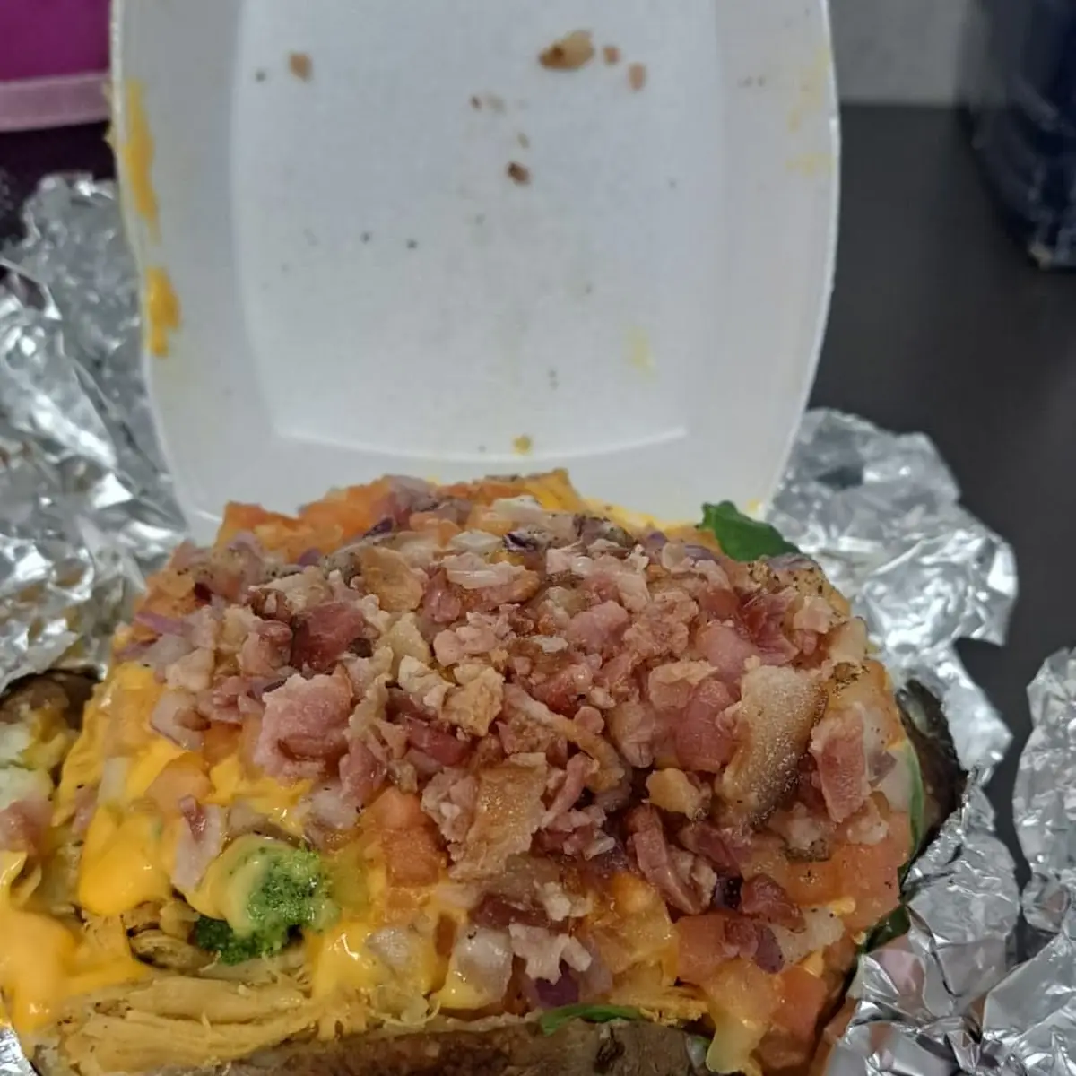 Papa Asada Con Pollo Queso Y Bacon
