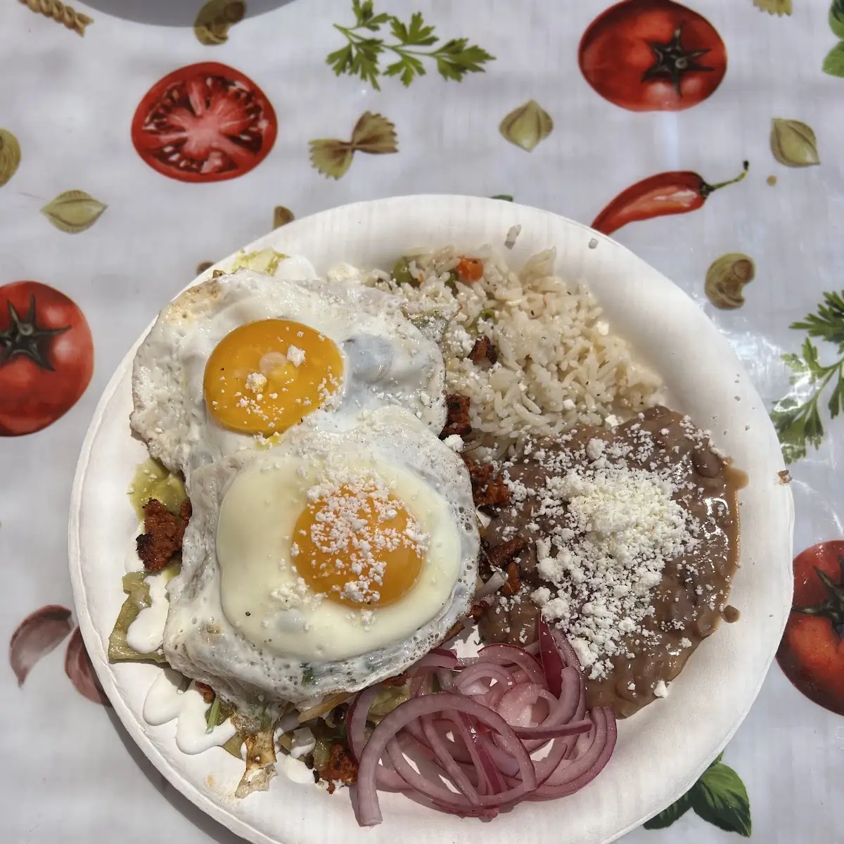 Chilaquiles Verdes Con Huevos Con Chorizo