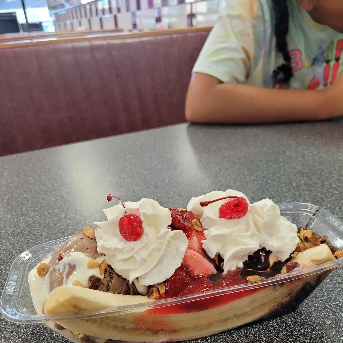 Single Dip Fudge Sundae