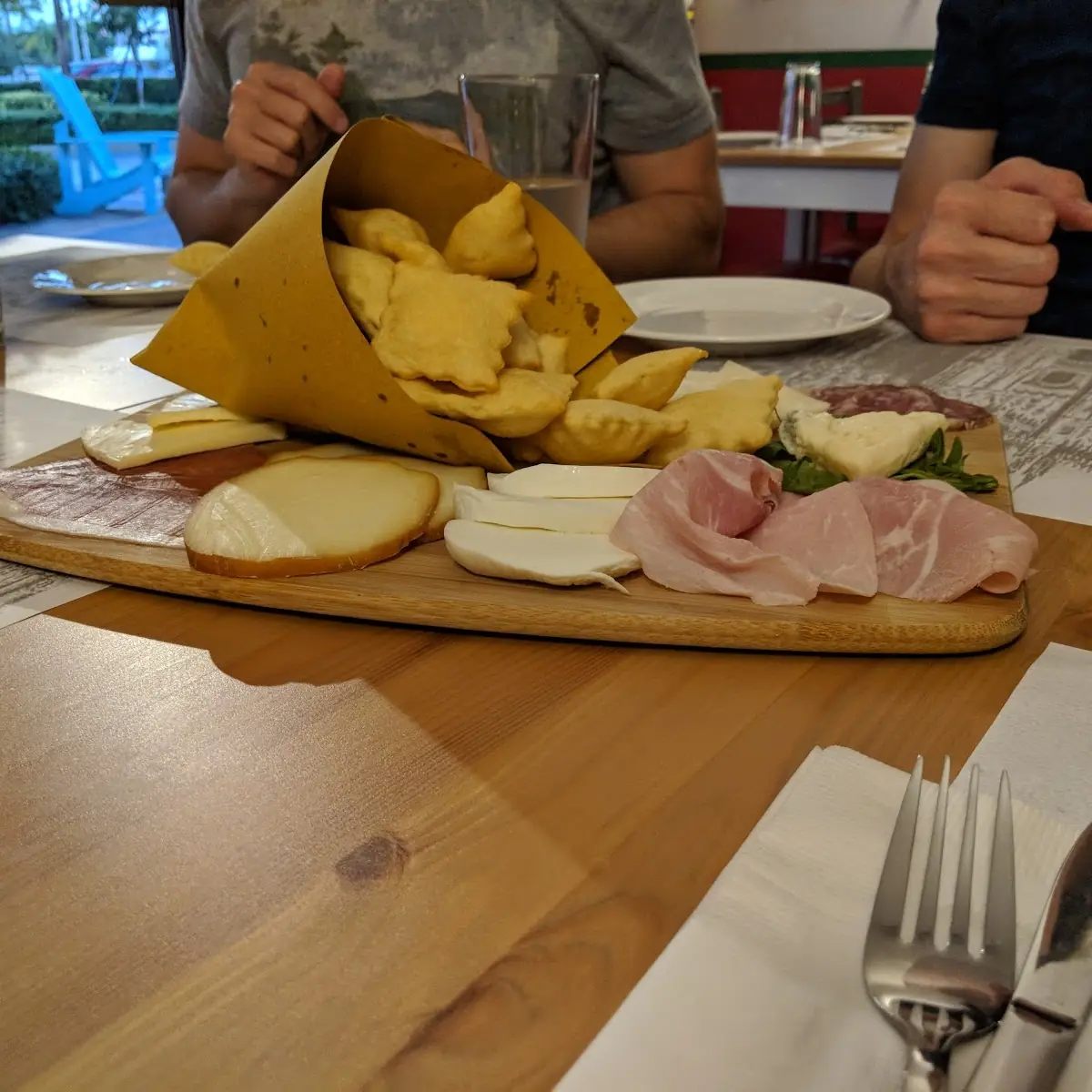 Gnocco Fritto Con Affettati E Formaggi