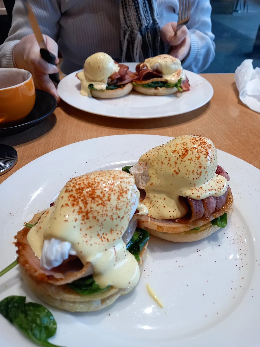 Chilli Benedict, Coffee Bean Cafe