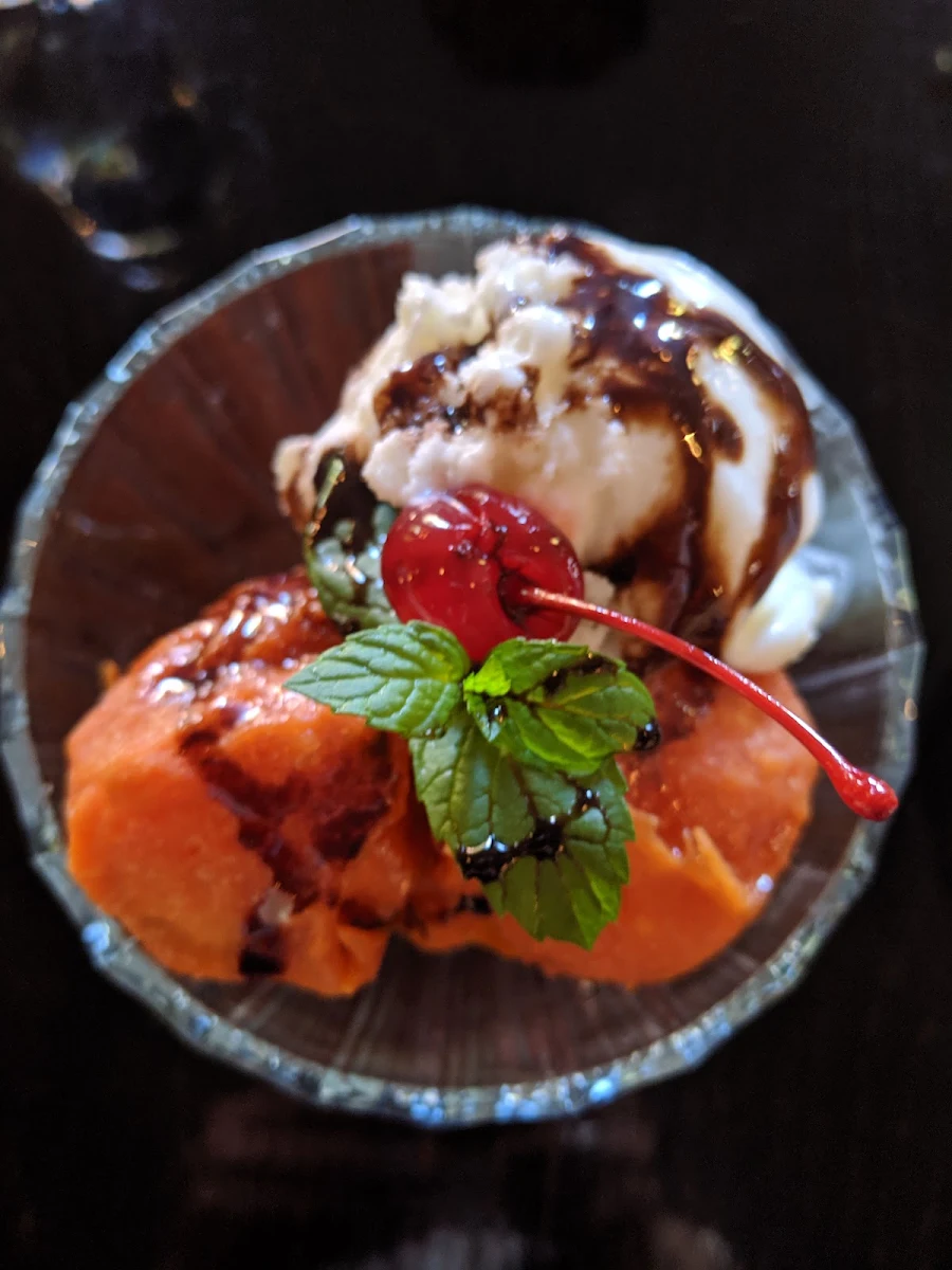 Crème Glacée Avec Banane Panée, Restaurant Lanterne