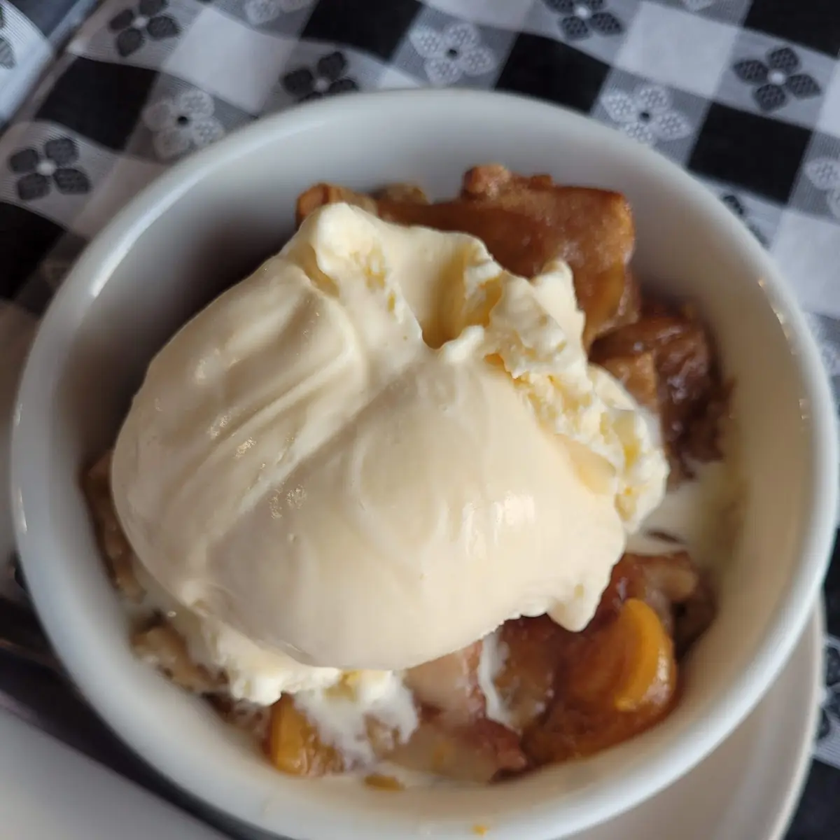 Peach Cobbler with Ice Cream
