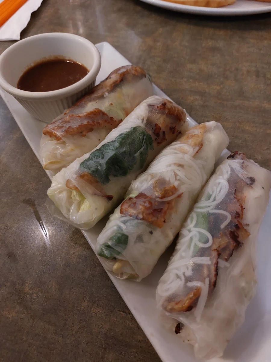 Fresh Salad Rolls (04 rolls)