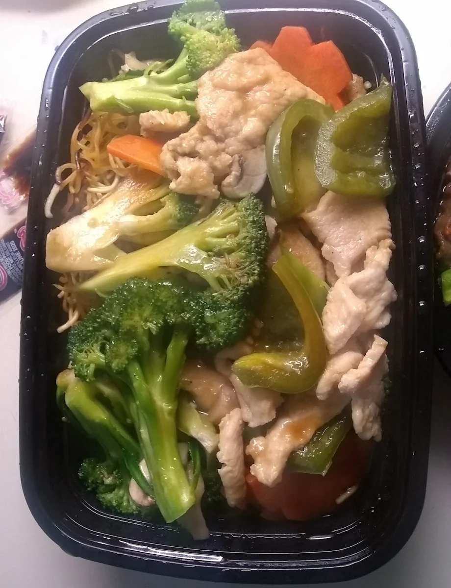 Cantonese Chicken Chow Mein