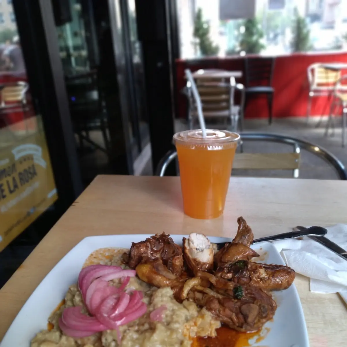 Mangu Con Pollo Guisado