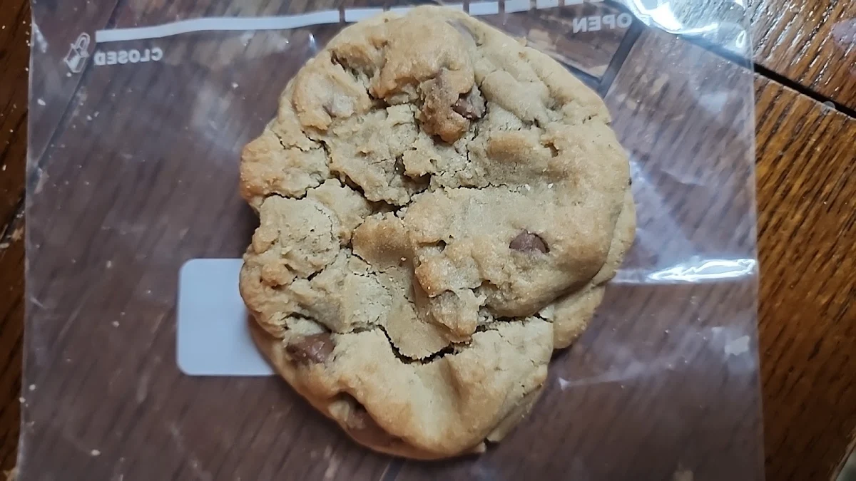 Crumbl Chocolate Chip Cookie