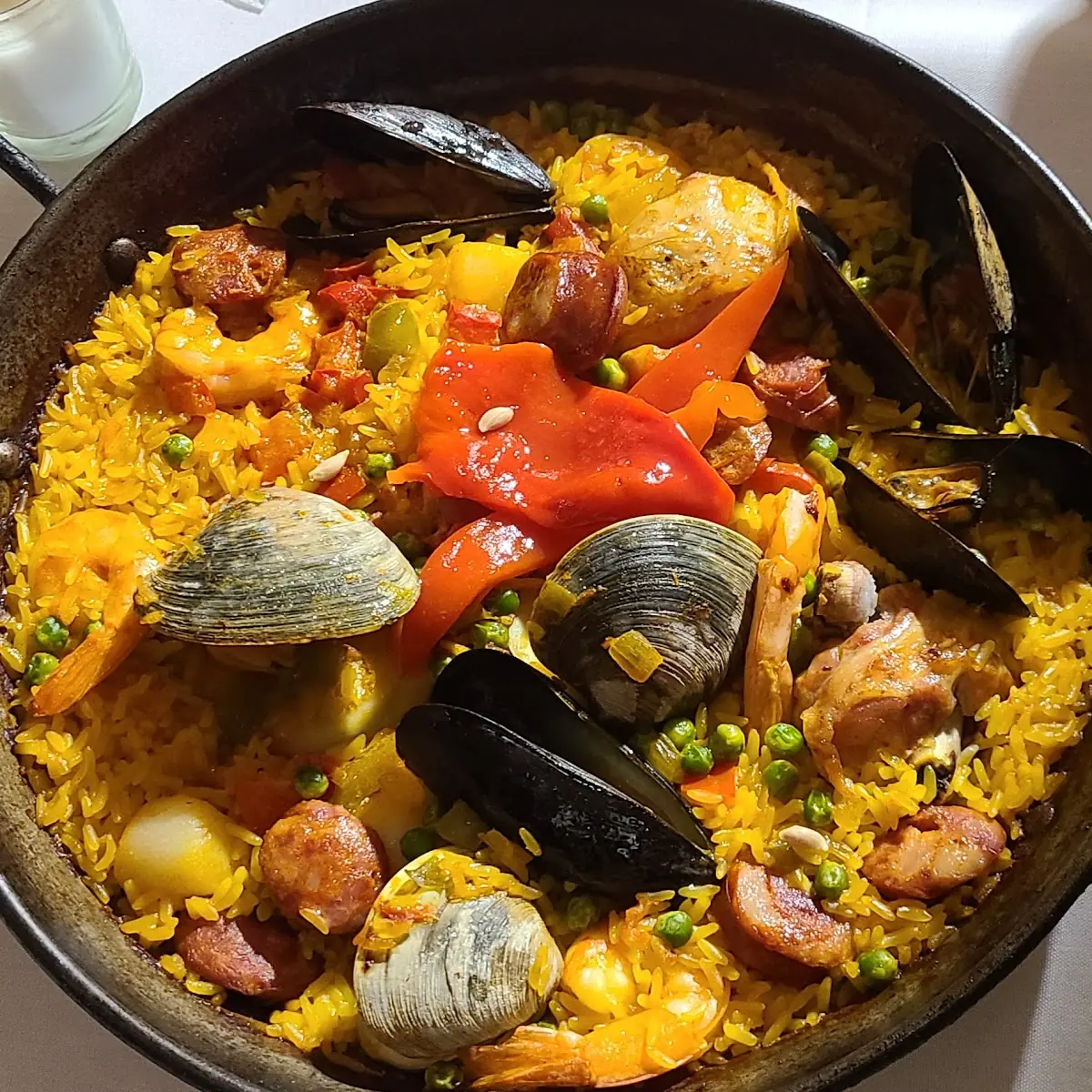 Paella Valenciana Con Langosta