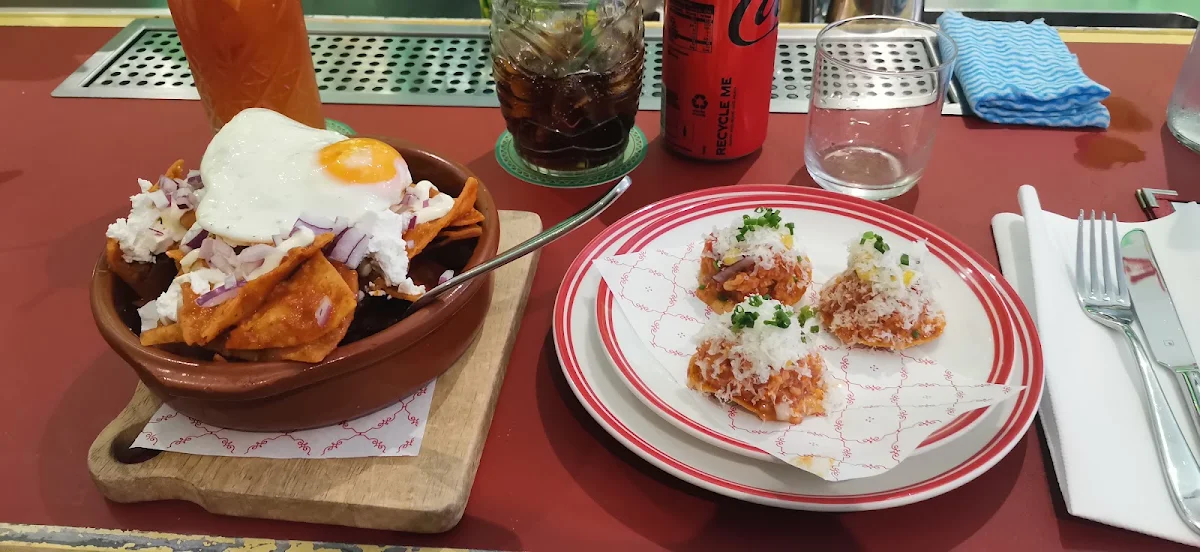 Chilaquiles Rojos, Tres a Cinco