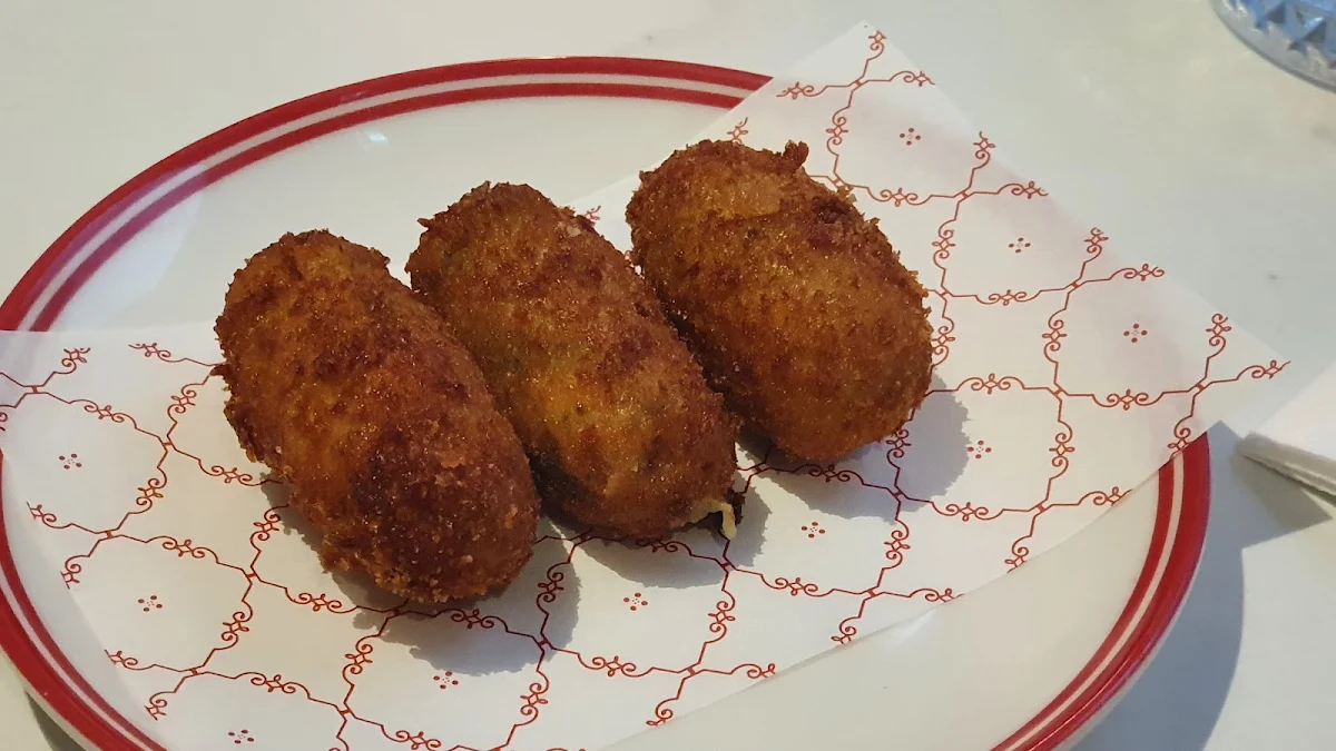 Croquetas Cheese and Chile, Tres a Cinco