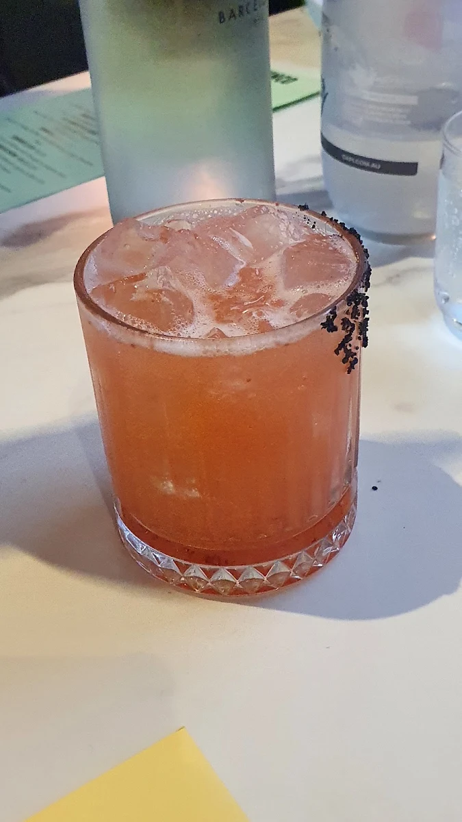 Pineapple Mezcalita, Tres a Cinco