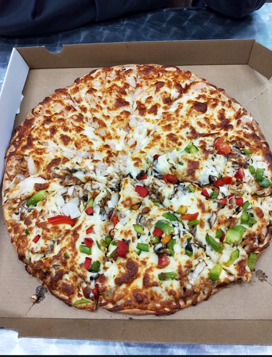 Chicken Deluxe Pizza, Cesars Pizza House