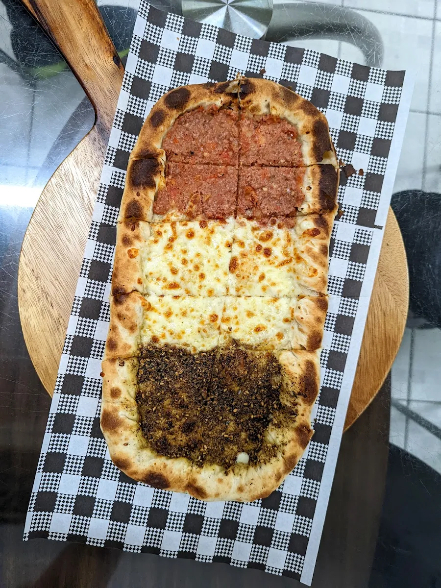 Combo Pizza, Cesars Pizza House