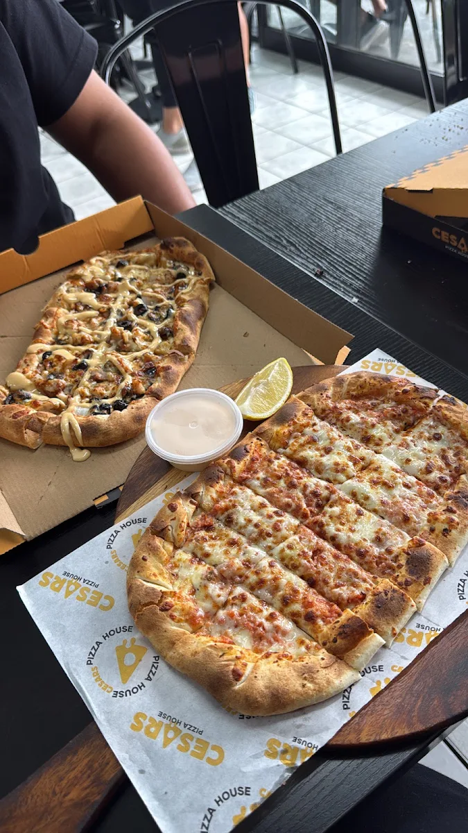 Meat&Cheese, Cesars Pizza House