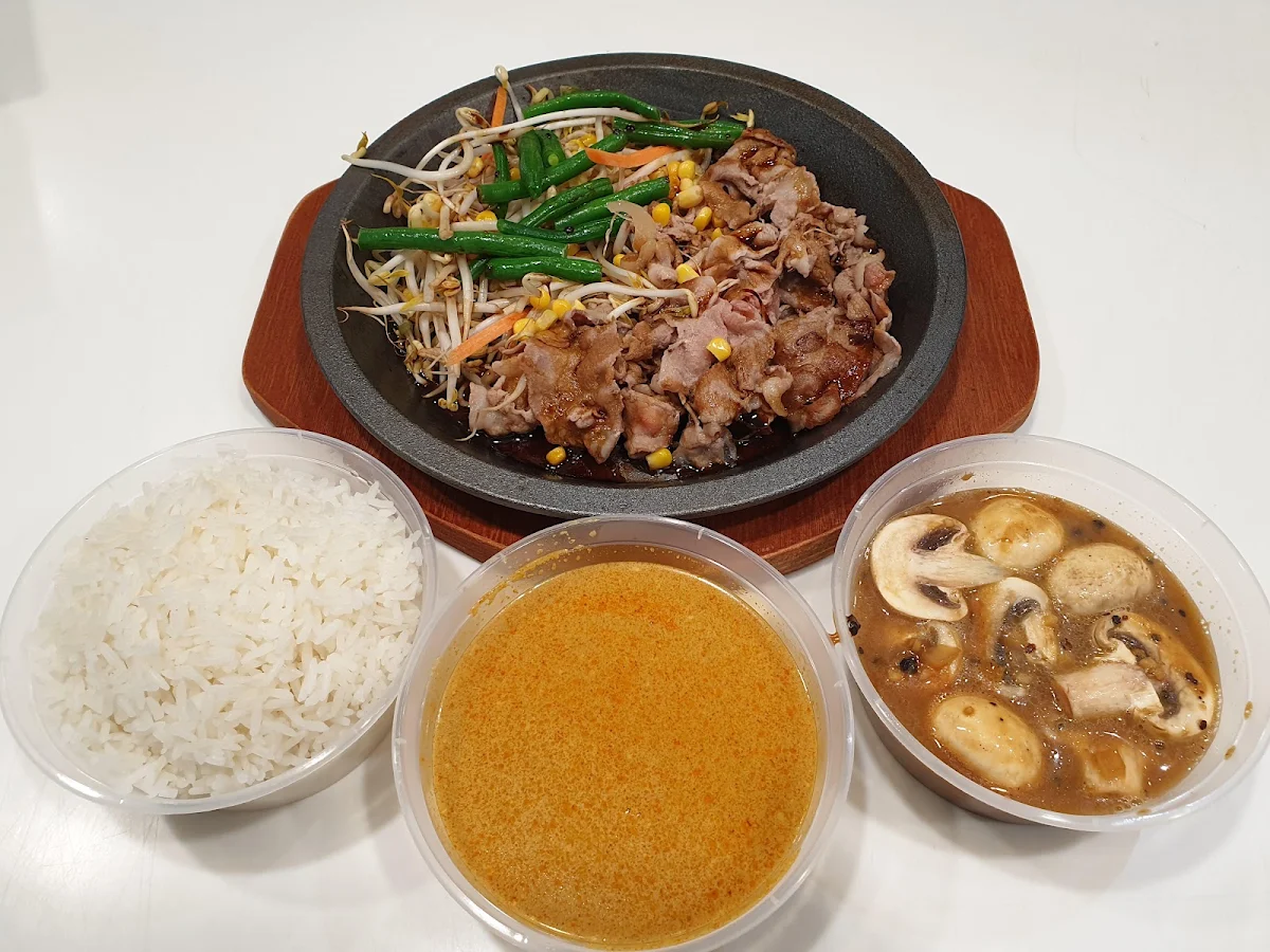 Sizzling Beef with Rice, Six Avenue