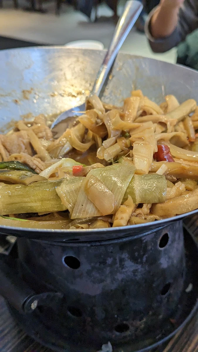 Kung Bao Hot Spicy Shrimps with Peanuts (Kung Bao Crevettes épicées Fort avec des Arachides) (宫保虾仁)$23.40