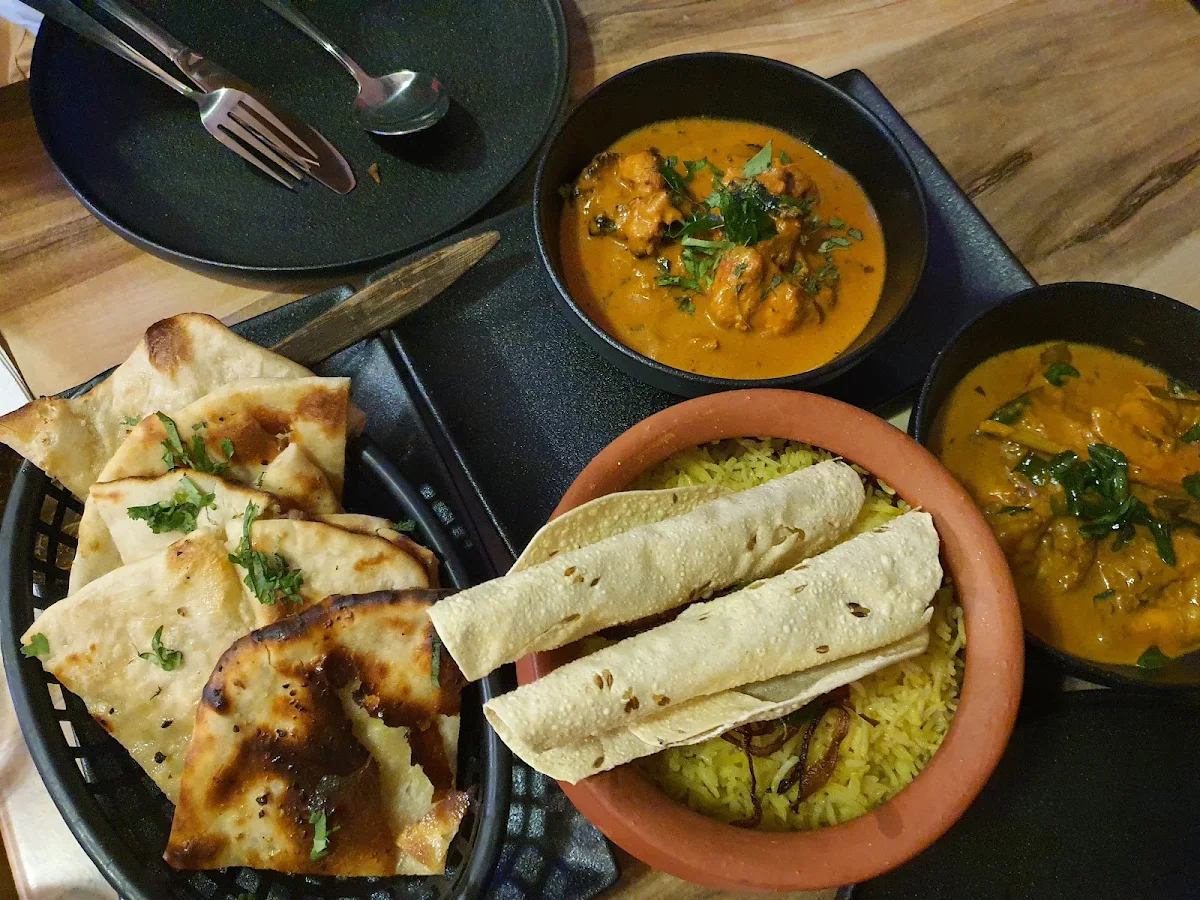 Jaffna Prawn Curry Butter Chicken Garlic Naan Bread Cumin Rice, spicyheaven