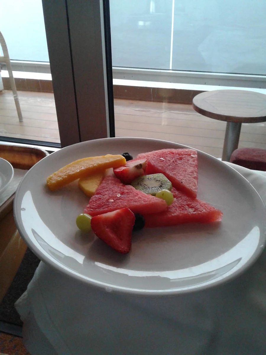 Breakfast Fruit Plate, Cruise Bar & Restaurant