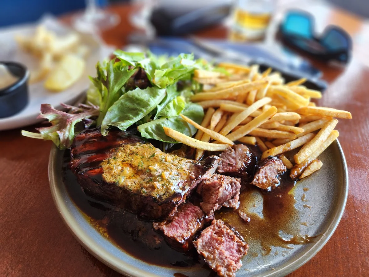 Steak Frites, Cruise Bar & Restaurant
