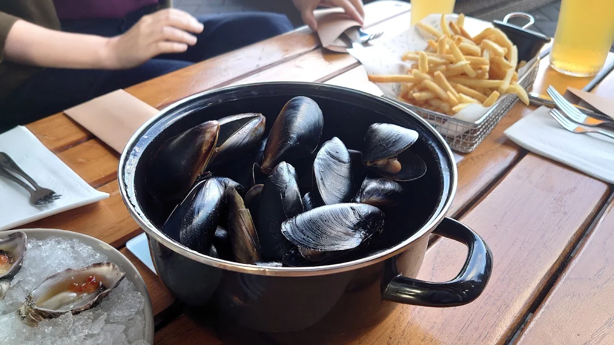 Steamed Mussels, Cruise Bar & Restaurant