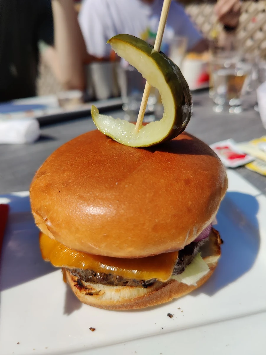 Kaytoo Burger, Kaytoo Restaurant & Bar