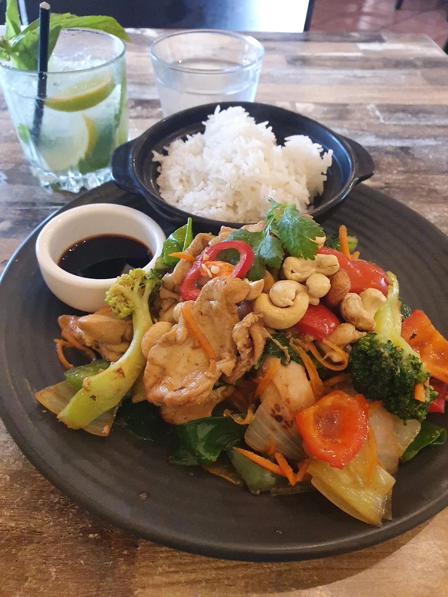 Stir Fry Vegetables Chicken Cashew, Mr Saigon