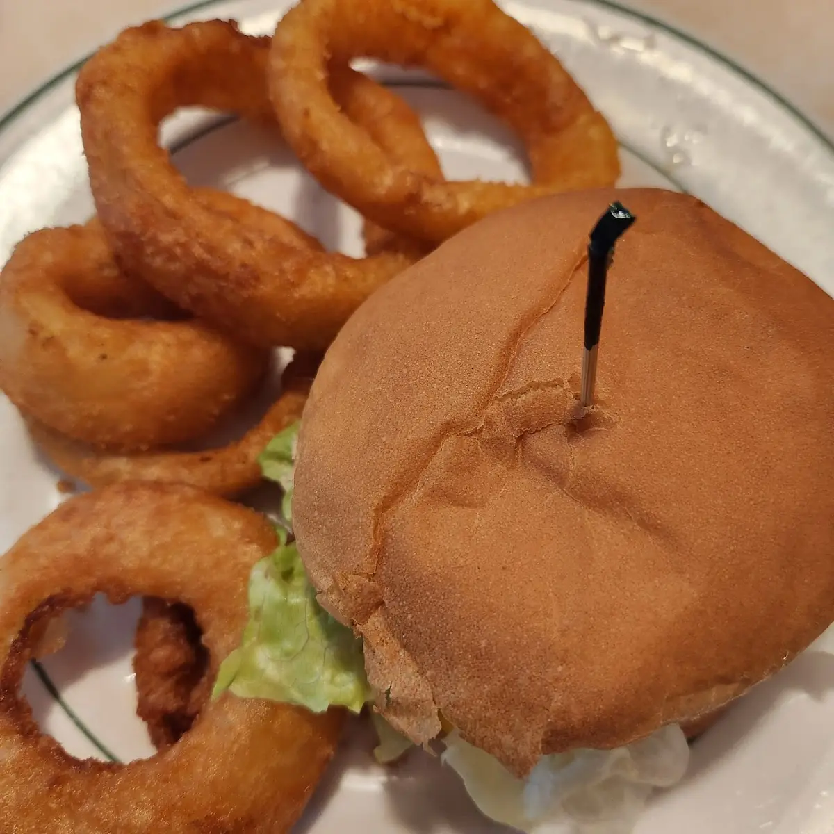 Cheeseburger with Onion Rings