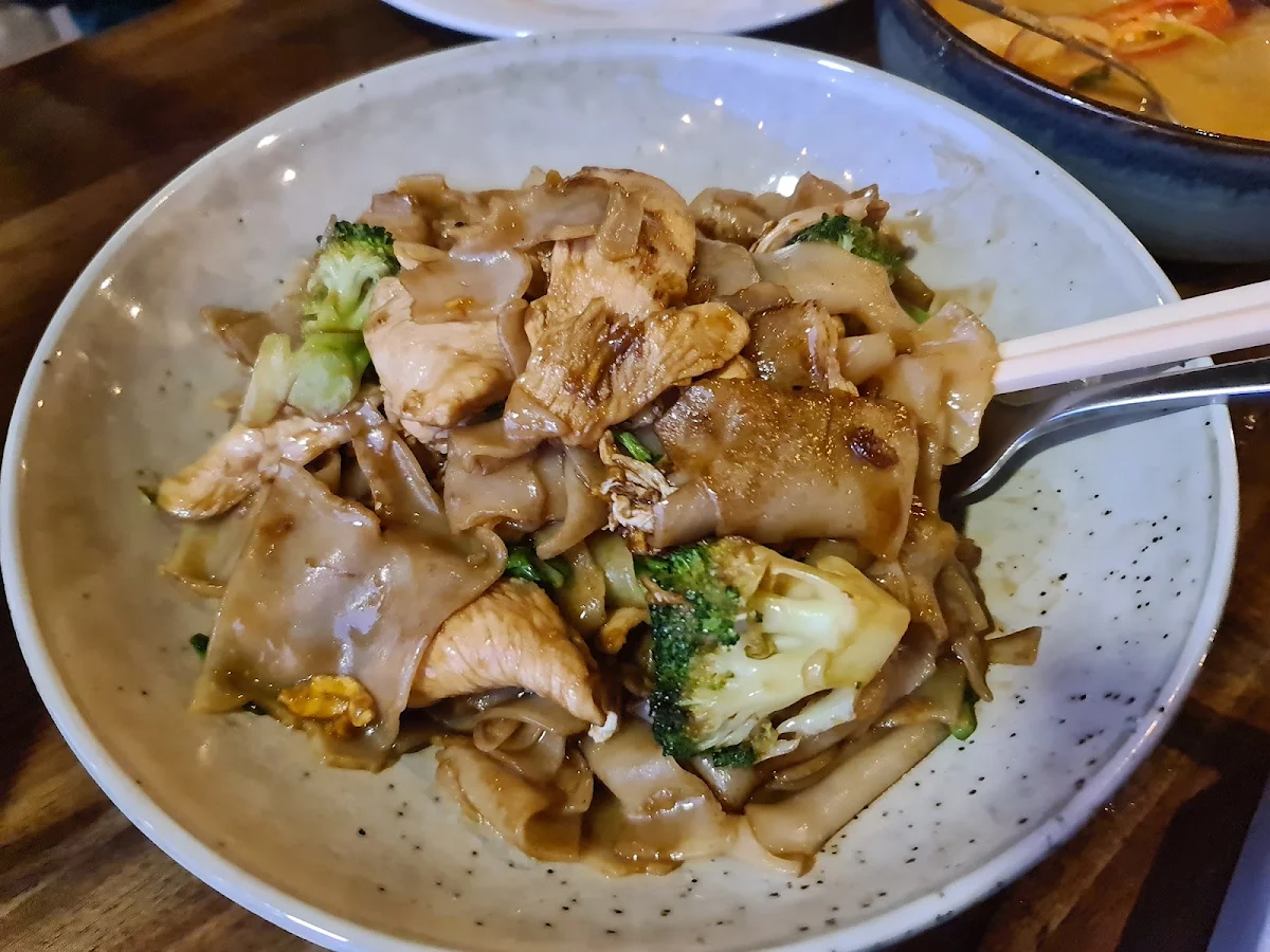 Pad See EW, Limlong Thai Restaurant